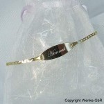 Taufarmband Gold mit ovaler Gravurplatte